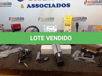 LOTE 049 - 01 FILMADORA COM TRIPÉ, 01 ANUNCIADOR DE PRESENÇA, 01 INVERSOR DE CORRENTE, 01 MP3 PLAYER, 01 SUPORTE DE APARELHOS PARA CARROS, 01 TRITURADOR DE PAPEL PORTÁTIL E DIVERSOS. (NO ESTADO) ATENÇÃO! FAZER A VISITAÇÃO ANTES DE ARREMATAR, NÃO SABEMOS SE FUNCIONA, LEILÃO NÃO TEM GARANTIA E NEM DEVOLUÇÃO, SUJEITO A POSSÍVEIS AVARIAS VISÍVEIS/OCULTAS E/OU AUSÊNCIA DE COMPONENTES.