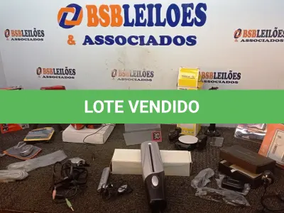 LOTE 049 - 01 FILMADORA COM TRIPÉ, 01 ANUNCIADOR DE PRESENÇA, 01 INVERSOR DE CORRENTE, 01 MP3 PLAYER, 01 SUPORTE DE APARELHOS PARA CARROS, 01 TRITURADOR DE PAPEL PORTÁTIL E DIVERSOS. (NO ESTADO) ATENÇÃO! FAZER A VISITAÇÃO ANTES DE ARREMATAR, NÃO SABEMOS SE FUNCIONA, LEILÃO NÃO TEM GARANTIA E NEM DEVOLUÇÃO, SUJEITO A POSSÍVEIS AVARIAS VISÍVEIS/OCULTAS E/OU AUSÊNCIA DE COMPONENTES.