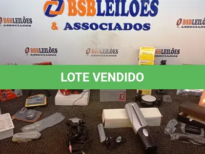 LOTE 049 - 01 FILMADORA COM TRIPÉ, 01 ANUNCIADOR DE PRESENÇA, 01 INVERSOR DE CORRENTE, 01 MP3 PLAYER, 01 SUPORTE DE APARELHOS PARA CARROS, 01 TRITURADOR DE PAPEL PORTÁTIL E DIVERSOS. (NO ESTADO) ATENÇÃO! FAZER A VISITAÇÃO ANTES DE ARREMATAR, NÃO SABEMOS SE FUNCIONA, LEILÃO NÃO TEM GARANTIA E NEM DEVOLUÇÃO, SUJEITO A POSSÍVEIS AVARIAS VISÍVEIS/OCULTAS E/OU AUSÊNCIA DE COMPONENTES.