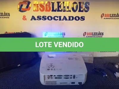 LOTE 188 - 01 PROJETOR NEC COM CABOS E MALETA. (NO ESTADO) ATENÇÃO! FAZER A VISITAÇÃO ANTES DE ARREMATAR, NÃO SABEMOS SE FUNCIONA, LEILÃO NÃO TEM GARANTIA E NEM DEVOLUÇÃO, SUJEITO A POSSÍVEIS AVARIAS VISÍVEIS/OCULTAS E/OU AUSÊNCIA DE COMPONENTES.