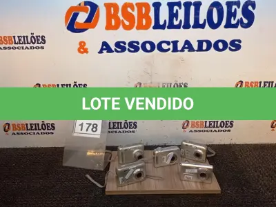 LOTE 178 - 05 CÂMERAS FOTOGRÁFICAS DE MARCAS E MODELOS DIVERSOS. (NO ESTADO) ATENÇÃO! FAZER A VISITAÇÃO ANTES DE ARREMATAR, NÃO SABEMOS SE FUNCIONA, LEILÃO NÃO TEM GARANTIA E NEM DEVOLUÇÃO, SUJEITO A POSSÍVEIS AVARIAS VISÍVEIS/OCULTAS E/OU AUSÊNCIA DE COMPONENTES.