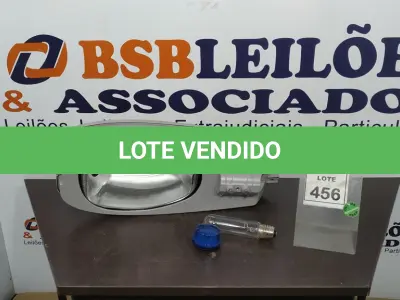 LOTE 456 - 01 LUMINÁRIA DE POSTE. (NO ESTADO) ATENÇÃO! FAZER A VISITAÇÃO ANTES DE ARREMATAR, NÃO SABEMOS SE FUNCIONA. LEILÃO NÃO TEM GARANTIA E NEM DEVOLUÇÃO, SUJEITO A POSSÍVEIS AVARIAS VISÍVEIS/OCULTAS E/OU AUSÊNCIA DE COMPONENTES.