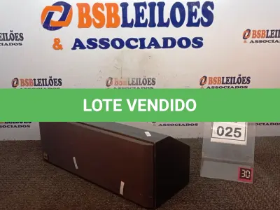 LOTE 025 - 01 CAIXA DE SOM JBL. (NO ESTADO) ATENÇÃO! FAZER A VISITAÇÃO ANTES DE ARREMATAR, NÃO SABEMOS SE FUNCIONA, LEILÃO NÃO TEM GARANTIA E NEM DEVOLUÇÃO, SUJEITO A POSSÍVEIS AVARIAS VISÍVEIS/OCULTAS E/OU AUSÊNCIA DE COMPONENTES.