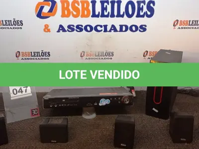 LOTE 047 - 01 HOME THEATER COM 06 CAIXAS MARCA PHILCO. (NO ESTADO) ATENÇÃO! FAZER A VISITAÇÃO ANTES DE ARREMATAR, NÃO SABEMOS SE FUNCIONA, LEILÃO NÃO TEM GARANTIA E NEM DEVOLUÇÃO, SUJEITO A POSSÍVEIS AVARIAS VISÍVEIS/OCULTAS E/OU AUSÊNCIA DE COMPONENTES.