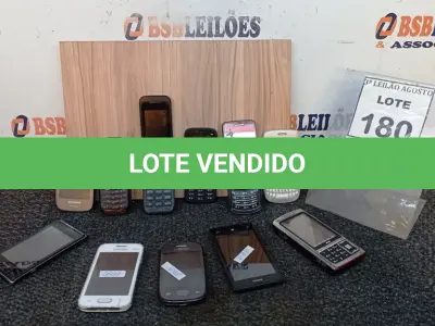 LOTE 180 - 11 CELULARES DE MARCAS E MODELOS DIVERSOS. (NO ESTADO) ATENÇÃO! FAZER A VISITAÇÃO ANTES DE ARREMATAR, NÃO SABEMOS SE FUNCIONA, LEILÃO NÃO TEM GARANTIA E NEM DEVOLUÇÃO, SUJEITO A POSSÍVEIS AVARIAS VISÍVEIS/OCULTAS E/OU AUSÊNCIA DE COMPONENTES.