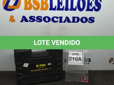 LOTE 210 - 01 PARAFUSADEIRA A BATERIA 12V 2BITS E CARREGADOR. (NO ESTADO) ATENÇÃO! FAZER A VISITAÇÃO ANTES DE ARREMATAR, NÃO SABEMOS SE FUNCIONA. LEILÃO NÃO TEM GARANTIA E NEM DEVOLUÇÃO, SUJEITO A POSSÍVEIS AVARIAS VISÍVEIS/OCULTAS E/OU AUSÊNCIA DE COMPONENTES.