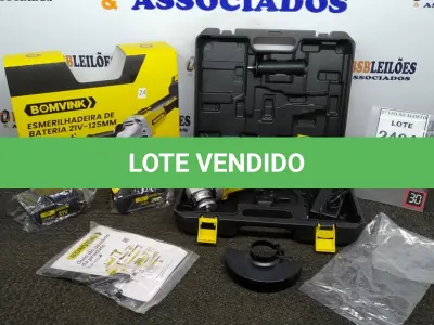 LOTE 240 - 01 ESMERILHADEIRA COM DUAS BATERIAS 21V 3.0AH 125MM (NO ESTADO) ATENÇÃO! FAZER A VISITAÇÃO ANTES DE ARREMATAR, NÃO SABEMOS SE FUNCIONA. LEILÃO NÃO TEM GARANTIA E NEM DEVOLUÇÃO, SUJEITO A POSSÍVEIS AVARIAS VISÍVEIS/OCULTAS E/OU AUSÊNCIA DE COMPONENTES.