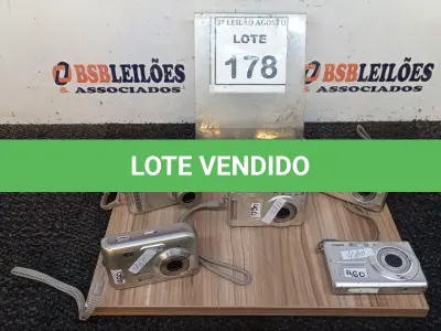 LOTE 178 - 05 CÂMERAS FOTOGRÁFICAS DE MARCAS E MODELOS DIVERSOS. (NO ESTADO) ATENÇÃO! FAZER A VISITAÇÃO ANTES DE ARREMATAR, NÃO SABEMOS SE FUNCIONA, LEILÃO NÃO TEM GARANTIA E NEM DEVOLUÇÃO, SUJEITO A POSSÍVEIS AVARIAS VISÍVEIS/OCULTAS E/OU AUSÊNCIA DE COMPONENTES.