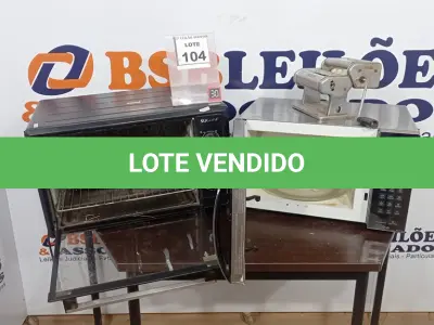 LOTE 104 - 01 MICRO-ONDAS COM PRATO MARCA PANASONIC, 01 FORNO ELÉTRICO MARCA SUGGAR E 01 MÁQUINA DE FAZER MASSAS MARCA MARCATO. (NO ESTADO) ATENÇÃO! FAZER A VISITAÇÃO ANTES DE ARREMATAR, NÃO SABEMOS SE FUNCIONA, LEILÃO NÃO TEM GARANTIA E NEM DEVOLUÇÃO, SUJEITO A POSSÍVEIS AVARIAS VISÍVEIS/OCULTAS E/OU AUSÊNCIA DE COMPONENTES.