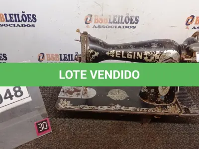 LOTE 048 - 01 MÁQUINA DE COSTURA MARCA ELGIN. (NO ESTADO) ATENÇÃO! FAZER A VISITAÇÃO ANTES DE ARREMATAR, NÃO SABEMOS SE FUNCIONA, LEILÃO NÃO TEM GARANTIA E NEM DEVOLUÇÃO, SUJEITO A POSSÍVEIS AVARIAS VISÍVEIS/OCULTAS E/OU AUSÊNCIA DE COMPONENTES.