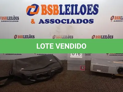LOTE 016 - 01 PROJETOR HITACHI XVGA COM CABOS E MALETA. (NO ESTADO) ATENÇÃO! FAZER A VISITAÇÃO ANTES DE ARREMATAR, NÃO SABEMOS SE FUNCIONA, LEILÃO NÃO TEM GARANTIA E NEM DEVOLUÇÃO, SUJEITO A POSSÍVEIS AVARIAS VISÍVEIS/OCULTAS E/OU AUSÊNCIA DE COMPONENTES.