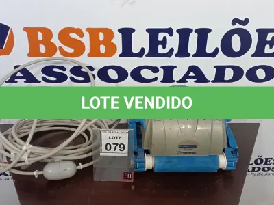 LOTE 079 - 01 ASPIRADOR DE PISCINA. (NO ESTADO) ATENÇÃO! FAZER A VISITAÇÃO ANTES DE ARREMATAR, NÃO SABEMOS SE FUNCIONA, LEILÃO NÃO TEM GARANTIA E NEM DEVOLUÇÃO, SUJEITO A POSSÍVEIS AVARIAS VISÍVEIS/OCULTAS E/OU AUSÊNCIA DE COMPONENTES.