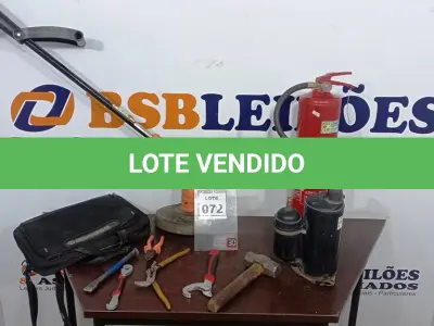 LOTE 072 - 01 MÁQUINA ROÇADEIRA, 01 EXTINTOR DE INCÊNDIO, 01 MOTOR DE AR CONDICIONADO E 01 BOLSA COM FERRAMENTAS VARIADAS. (NO ESTADO) ATENÇÃO! FAZER A VISITAÇÃO ANTES DE ARREMATAR, NÃO SABEMOS SE FUNCIONA, LEILÃO NÃO TEM GARANTIA E NEM DEVOLUÇÃO, SUJEITO A POSSÍVEIS AVARIAS VISÍVEIS/OCULTAS E/OU AUSÊNCIA DE COMPONENTES.