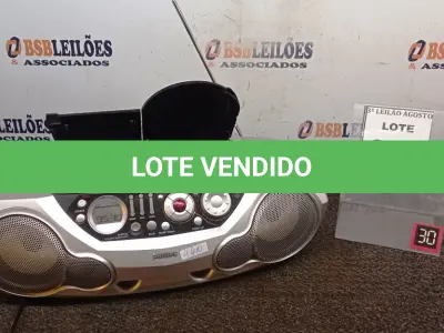 LOTE 026 - 01 CD PLAYER PORTÁTIL MODELO TUNER BASS REFLEX. (NO ESTADO) ATENÇÃO! FAZER A VISITAÇÃO ANTES DE ARREMATAR, NÃO SABEMOS SE FUNCIONA, LEILÃO NÃO TEM GARANTIA E NEM DEVOLUÇÃO, SUJEITO A POSSÍVEIS AVARIAS VISÍVEIS/OCULTAS E/OU AUSÊNCIA DE COMPONENTES.