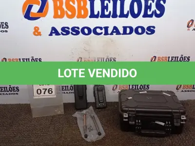 LOTE 076 - 02 RÁDIOS COMUNICADORES E 01 CASE. (NO ESTADO) ATENÇÃO! FAZER A VISITAÇÃO ANTES DE ARREMATAR, NÃO SABEMOS SE FUNCIONA, LEILÃO NÃO TEM GARANTIA E NEM DEVOLUÇÃO, SUJEITO A POSSÍVEIS AVARIAS VISÍVEIS/OCULTAS E/OU AUSÊNCIA DE COMPONENTES.