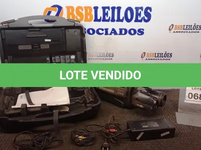 LOTE 068 - 01 FILMADORA MARCA PANASONIC MODELO M9000 COM CASE. (NO ESTADO) ATENÇÃO! FAZER A VISITAÇÃO ANTES DE ARREMATAR, NÃO SABEMOS SE FUNCIONA, LEILÃO NÃO TEM GARANTIA E NEM DEVOLUÇÃO, SUJEITO A POSSÍVEIS AVARIAS VISÍVEIS/OCULTAS E/OU AUSÊNCIA DE COMPONENTES.