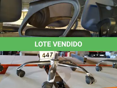 LOTE 447 - 01 CADEIRA DE ESCRITÓRIO COM RODINHAS. (NO ESTADO) ATENÇÃO! FAZER A VISITAÇÃO ANTES DE ARREMATAR, NÃO SABEMOS SE FUNCIONA. LEILÃO NÃO TEM GARANTIA E NEM DEVOLUÇÃO, SUJEITO A POSSÍVEIS AVARIAS VISÍVEIS/OCULTAS E/OU AUSÊNCIA DE COMPONENTES.