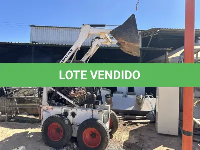 LOTE 526 - 01 BOBCAT M611 DIESEL COM PÁ BATERIA NOVA( NO ESTADO)