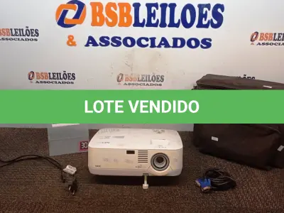LOTE 015 - 01 PROJETOR MARCA NEC COM CABOS E MALETA. (NO ESTADO) ATENÇÃO! FAZER A VISITAÇÃO ANTES DE ARREMATAR, NÃO SABEMOS SE FUNCIONA, LEILÃO NÃO TEM GARANTIA E NEM DEVOLUÇÃO, SUJEITO A POSSÍVEIS AVARIAS VISÍVEIS/OCULTAS E/OU AUSÊNCIA DE COMPONENTES.
