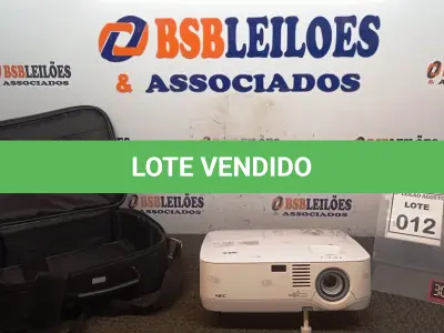 LOTE 012 - 01 PROJETOR MARCA NEC COM MALETA. (NO ESTADO) ATENÇÃO! FAZER A VISITAÇÃO ANTES DE ARREMATAR, NÃO SABEMOS SE FUNCIONA, LEILÃO NÃO TEM GARANTIA E NEM DEVOLUÇÃO, SUJEITO A POSSÍVEIS AVARIAS VISÍVEIS/OCULTAS E/OU AUSÊNCIA DE COMPONENTES.