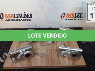LOTE 178 - 05 CÂMERAS FOTOGRÁFICAS DE MARCAS E MODELOS DIVERSOS. (NO ESTADO) ATENÇÃO! FAZER A VISITAÇÃO ANTES DE ARREMATAR, NÃO SABEMOS SE FUNCIONA, LEILÃO NÃO TEM GARANTIA E NEM DEVOLUÇÃO, SUJEITO A POSSÍVEIS AVARIAS VISÍVEIS/OCULTAS E/OU AUSÊNCIA DE COMPONENTES.