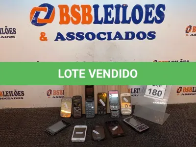 LOTE 180 - 11 CELULARES DE MARCAS E MODELOS DIVERSOS. (NO ESTADO) ATENÇÃO! FAZER A VISITAÇÃO ANTES DE ARREMATAR, NÃO SABEMOS SE FUNCIONA, LEILÃO NÃO TEM GARANTIA E NEM DEVOLUÇÃO, SUJEITO A POSSÍVEIS AVARIAS VISÍVEIS/OCULTAS E/OU AUSÊNCIA DE COMPONENTES.
