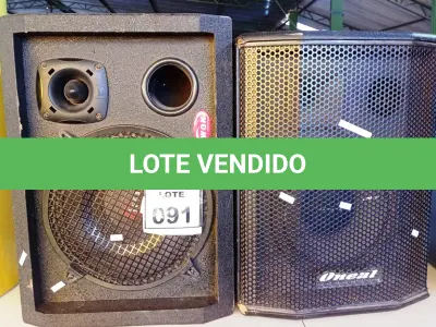 LOTE 091 - 02 CAIXAS DE SOM. (NO ESTADO) ATENÇÃO! FAZER A VISITAÇÃO ANTES DE ARREMATAR, NÃO SABEMOS SE FUNCIONA, LEILÃO NÃO TEM GARANTIA E NEM DEVOLUÇÃO, SUJEITO A POSSÍVEIS AVARIAS VISÍVEIS/OCULTAS E/OU AUSÊNCIA DE COMPONENTES.