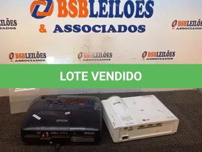 LOTE 200 - 01 PROJETOR MARCA EPSON E 01 MARCA LG. (NO ESTADO) ATENÇÃO! FAZER A VISITAÇÃO ANTES DE ARREMATAR, NÃO SABEMOS SE FUNCIONA, LEILÃO NÃO TEM GARANTIA E NEM DEVOLUÇÃO, SUJEITO A POSSÍVEIS AVARIAS VISÍVEIS/OCULTAS E/OU AUSÊNCIA DE COMPONENTES.