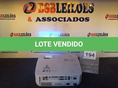 LOTE 194 - 01 PROJETOR NEC. (NO ESTADO) ATENÇÃO! FAZER A VISITAÇÃO ANTES DE ARREMATAR, NÃO SABEMOS SE FUNCIONA, LEILÃO NÃO TEM GARANTIA E NEM DEVOLUÇÃO, SUJEITO A POSSÍVEIS AVARIAS VISÍVEIS/OCULTAS E/OU AUSÊNCIA DE COMPONENTES.