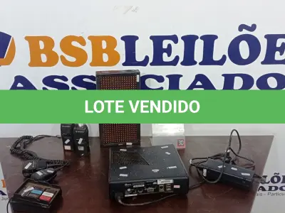 LOTE 112 - 01 XBOX 360, 01 PLACA LUMINOSA, 02 RÁDIOS COMUNICADORES 02MICROFONES PTT. (NO ESTADO) ATENÇÃO! FAZER A VISITAÇÃO ANTES DE ARREMATAR, NÃO SABEMOS SE FUNCIONA, LEILÃO NÃO TEM GARANTIA E NEM DEVOLUÇÃO, SUJEITO A POSSÍVEIS AVARIAS VISÍVEIS/OCULTAS E/OU AUSÊNCIA DE COMPONENTES.