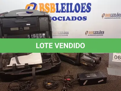 LOTE 068 - 01 FILMADORA MARCA PANASONIC MODELO M9000 COM CASE. (NO ESTADO) ATENÇÃO! FAZER A VISITAÇÃO ANTES DE ARREMATAR, NÃO SABEMOS SE FUNCIONA, LEILÃO NÃO TEM GARANTIA E NEM DEVOLUÇÃO, SUJEITO A POSSÍVEIS AVARIAS VISÍVEIS/OCULTAS E/OU AUSÊNCIA DE COMPONENTES.