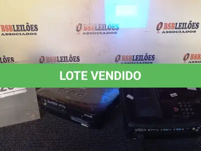 LOTE 201 - 01 PROJETOR BENQ E 01 PROJETOR MARCA EPSON. (NO ESTADO) ATENÇÃO! FAZER A VISITAÇÃO ANTES DE ARREMATAR, NÃO SABEMOS SE FUNCIONA, LEILÃO NÃO TEM GARANTIA E NEM DEVOLUÇÃO, SUJEITO A POSSÍVEIS AVARIAS VISÍVEIS/OCULTAS E/OU AUSÊNCIA DE COMPONENTES.