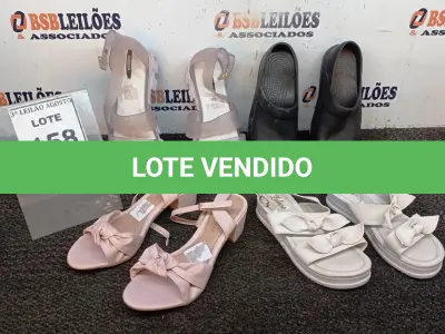LOTE 158 - 04 PARES DE SANDALHAS FEMININAS DE MODELOS VARIADOS. (NO ESTADO) ATENÇÃO! FAZER A VISITAÇÃO ANTES DE ARREMATAR, NÃO SABEMOS SE FUNCIONA, LEILÃO NÃO TEM GARANTIA E NEM DEVOLUÇÃO, SUJEITO A POSSÍVEIS AVARIAS VISÍVEIS/OCULTAS E/OU AUSÊNCIA DE COMPONENTES.