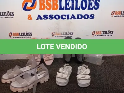 LOTE 158 - 04 PARES DE SANDALHAS FEMININAS DE MODELOS VARIADOS. (NO ESTADO) ATENÇÃO! FAZER A VISITAÇÃO ANTES DE ARREMATAR, NÃO SABEMOS SE FUNCIONA, LEILÃO NÃO TEM GARANTIA E NEM DEVOLUÇÃO, SUJEITO A POSSÍVEIS AVARIAS VISÍVEIS/OCULTAS E/OU AUSÊNCIA DE COMPONENTES.