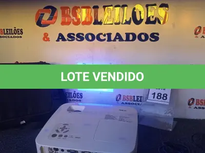 LOTE 188 - 01 PROJETOR NEC COM CABOS E MALETA. (NO ESTADO) ATENÇÃO! FAZER A VISITAÇÃO ANTES DE ARREMATAR, NÃO SABEMOS SE FUNCIONA, LEILÃO NÃO TEM GARANTIA E NEM DEVOLUÇÃO, SUJEITO A POSSÍVEIS AVARIAS VISÍVEIS/OCULTAS E/OU AUSÊNCIA DE COMPONENTES.