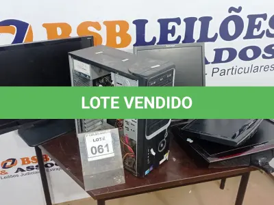 LOTE 061 - 05 MONITORES DE MARCAS E MODELOS DIVERSOS E 01 CPU. (NO ESTADO) ATENÇÃO! FAZER A VISITAÇÃO ANTES DE ARREMATAR, NÃO SABEMOS SE FUNCIONA, LEILÃO NÃO TEM GARANTIA E NEM DEVOLUÇÃO, SUJEITO A POSSÍVEIS AVARIAS VISÍVEIS/OCULTAS E/OU AUSÊNCIA DE COMPONENTES.