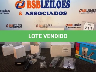 LOTE 211 - 01 TV BOX E 06 CAIXAS DE FONTE COM 04 UNIDADES CADA. (NO ESTADO) ATENÇÃO! FAZER A VISITAÇÃO ANTES DE ARREMATAR, NÃO SABEMOS SE FUNCIONA, LEILÃO NÃO TEM GARANTIA E NEM DEVOLUÇÃO, SUJEITO A POSSÍVEIS AVARIAS VISÍVEIS/OCULTAS E/OU AUSÊNCIA DE COMPONENTES.