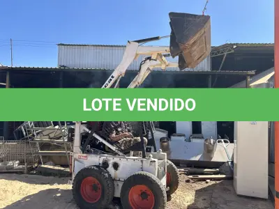LOTE 526 - 01 BOBCAT M611 DIESEL COM PÁ BATERIA NOVA( NO ESTADO)