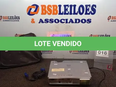 LOTE 016 - 01 PROJETOR HITACHI XVGA COM CABOS E MALETA. (NO ESTADO) ATENÇÃO! FAZER A VISITAÇÃO ANTES DE ARREMATAR, NÃO SABEMOS SE FUNCIONA, LEILÃO NÃO TEM GARANTIA E NEM DEVOLUÇÃO, SUJEITO A POSSÍVEIS AVARIAS VISÍVEIS/OCULTAS E/OU AUSÊNCIA DE COMPONENTES.