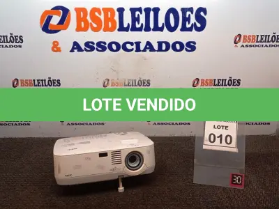 LOTE 010 - 01 PROJETOR NEC. (NO ESTADO) ATENÇÃO! FAZER A VISITAÇÃO ANTES DE ARREMATAR, NÃO SABEMOS SE FUNCIONA, LEILÃO NÃO TEM GARANTIA E NEM DEVOLUÇÃO, SUJEITO A POSSÍVEIS AVARIAS VISÍVEIS/OCULTAS E/OU AUSÊNCIA DE COMPONENTES.