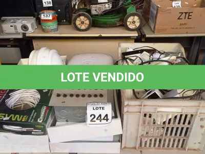 LOTE 244 - 01 LOTE COM VÁRIAS LUMINÁRIAS, 01 ROLO DE CABO COAXIAL DE 100M, 01 QUADRO ELÉTRICO, 01 CENTRAL DE ALARME E 01CAPACETE EPI. (NO ESTADO) ATENÇÃO! FAZER A VISITAÇÃO ANTES DE ARREMATAR, NÃO SABEMOS SE FUNCIONA, LEILÃO NÃO TEM GARANTIA E NEM DEVOLUÇÃO, SUJEITO A POSSÍVEIS AVARIAS VISÍVEIS/OCULTAS E/OU AUSÊNCIA DE COMPONENTES.