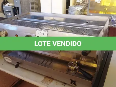 LOTE 295 - 01 MÁQUINA DE CAFÉ EXPRESSO INDUSTRIAL. (NO ESTADO) ATENÇÃO! FAZER A VISITAÇÃO ANTES DE ARREMATAR, NÃO SABEMOS SE FUNCIONA. LEILÃO NÃO TEM GARANTIA E NEM DEVOLUÇÃO, SUJEITO A POSSÍVEIS AVARIAS VISÍVEIS/OCULTAS E/OU AUSÊNCIA DE COMPONENTES.
