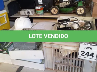 LOTE 244 - 01 LOTE COM VÁRIAS LUMINÁRIAS, 01 ROLO DE CABO COAXIAL DE 100M, 01 QUADRO ELÉTRICO, 01 CENTRAL DE ALARME E 01CAPACETE EPI. (NO ESTADO) ATENÇÃO! FAZER A VISITAÇÃO ANTES DE ARREMATAR, NÃO SABEMOS SE FUNCIONA, LEILÃO NÃO TEM GARANTIA E NEM DEVOLUÇÃO, SUJEITO A POSSÍVEIS AVARIAS VISÍVEIS/OCULTAS E/OU AUSÊNCIA DE COMPONENTES.