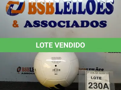 LOTE 230 - 01 BOLA DE FUTEBOL ORIGINAL MARCA ADIDAS. (NO ESTADO) ATENÇÃO! FAZER A VISITAÇÃO ANTES DE ARREMATAR, NÃO SABEMOS SE FUNCIONA, LEILÃO NÃO TEM GARANTIA E NEM DEVOLUÇÃO, SUJEITO A POSSÍVEIS AVARIAS VISÍVEIS/OCULTAS E/OU AUSÊNCIA DE COMPONENTES.