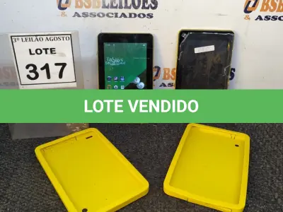 LOTE 317 - 02 TABLETS MARCA CCE. (NO ESTADO) ATENÇÃO! FAZER A VISITAÇÃO ANTES DE ARREMATAR, NÃO SABEMOS SE FUNCIONA, LEILÃO NÃO TEM GARANTIA E NEM DEVOLUÇÃO, SUJEITO A POSSÍVEIS AVARIAS VISÍVEIS/OCULTAS E/OU AUSÊNCIA DE COMPONENTES.