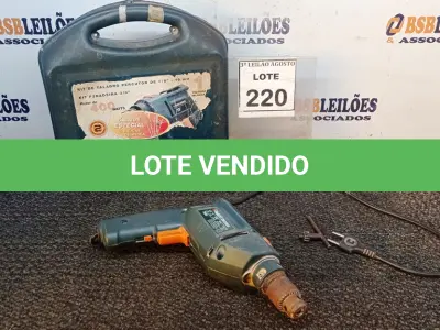 LOTE 220 - 01 FURADEIRA MARCA BLACK&DECKER COM CASE. (NO ESTADO) ATENÇÃO! FAZER A VISITAÇÃO ANTES DE ARREMATAR, NÃO SABEMOS SE FUNCIONA, LEILÃO NÃO TEM GARANTIA E NEM DEVOLUÇÃO, SUJEITO A POSSÍVEIS AVARIAS VISÍVEIS/OCULTAS E/OU AUSÊNCIA DE COMPONENTES.