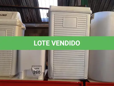 LOTE 260 - 04 LIXEIRAS TAMANHOS E FORMATOS DIVERSOS. (NO ESTADO) ATENÇÃO! FAZER A VISITAÇÃO ANTES DE ARREMATAR, NÃO SABEMOS SE FUNCIONA, LEILÃO NÃO TEM GARANTIA E NEM DEVOLUÇÃO, SUJEITO A POSSÍVEIS AVARIAS VISÍVEIS/OCULTAS E/OU AUSÊNCIA DE COMPONENTES.
