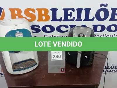LOTE 280 - 01 FRITADEIRA A AR E 01 PURIFICADOR PARA GARRAFÃO. (NO ESTADO) ATENÇÃO! FAZER A VISITAÇÃO ANTES DE ARREMATAR, NÃO SABEMOS SE FUNCIONA, LEILÃO NÃO TEM GARANTIA E NEM DEVOLUÇÃO, SUJEITO A POSSÍVEIS AVARIAS VISÍVEIS/OCULTAS E/OU AUSÊNCIA DE COMPONENTES.