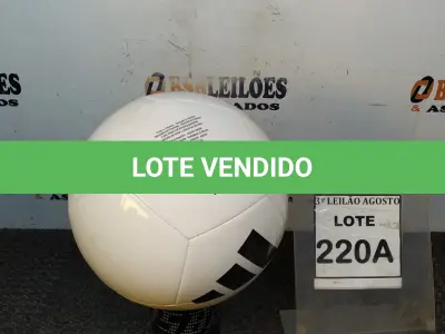LOTE 220 - 01 BOLA DE FUTEBOL ORIGINAL MARCA ADIDAS. (NO ESTADO) ATENÇÃO! FAZER A VISITAÇÃO ANTES DE ARREMATAR, NÃO SABEMOS SE FUNCIONA, LEILÃO NÃO TEM GARANTIA E NEM DEVOLUÇÃO, SUJEITO A POSSÍVEIS AVARIAS VISÍVEIS/OCULTAS E/OU AUSÊNCIA DE COMPONENTES.