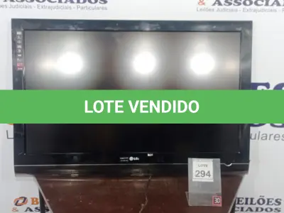 LOTE 294 - 01 TV LCD 52’’MARCA LG COM AVARIAS. (NO ESTADO) ATENÇÃO! FAZER A VISITAÇÃO ANTES DE ARREMATAR, NÃO SABEMOS SE FUNCIONA, LEILÃO NÃO TEM GARANTIA E NEM DEVOLUÇÃO, SUJEITO A POSSÍVEIS AVARIAS VISÍVEIS/OCULTAS E/OU AUSÊNCIA DE COMPONENTES.